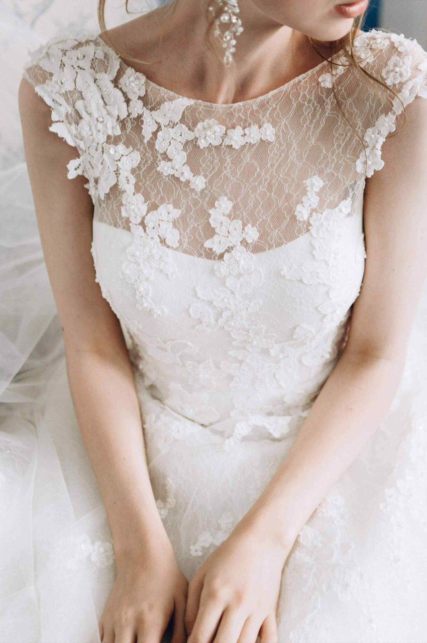 https://www.galeriedesfetes.com/wp-content/uploads/2020/11/wedding_dress_02-scaled-1-850x1280.jpg